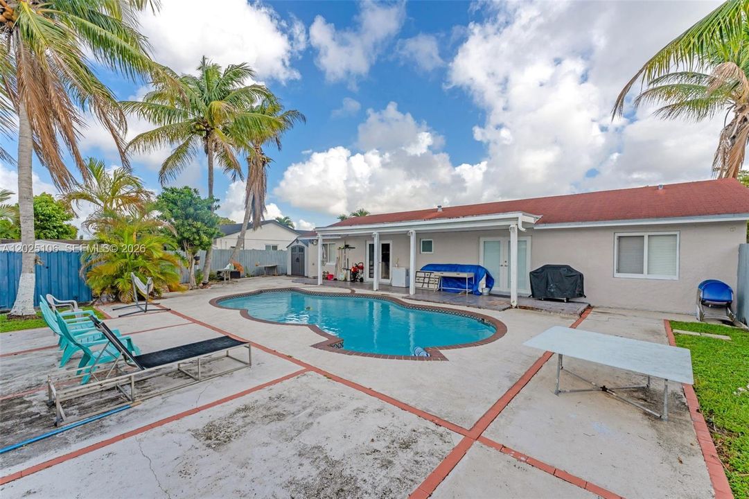 For Sale: $690,000 (4 beds, 2 baths, 1395 Square Feet)