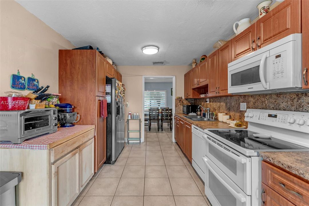 For Sale: $690,000 (4 beds, 2 baths, 1395 Square Feet)