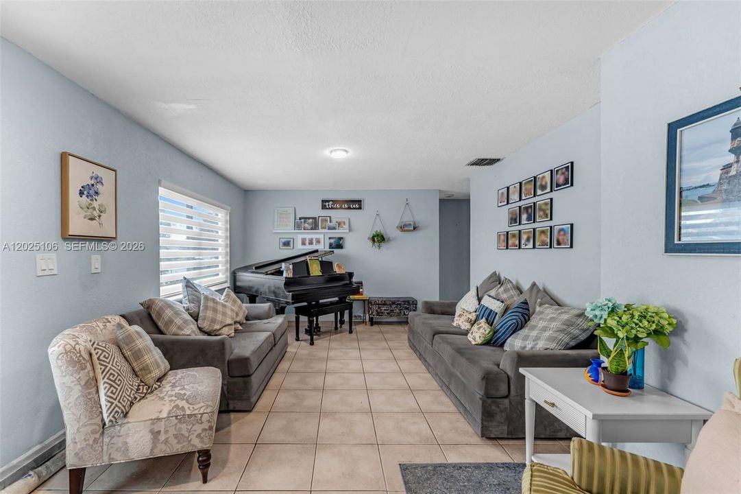 For Sale: $690,000 (4 beds, 2 baths, 1395 Square Feet)