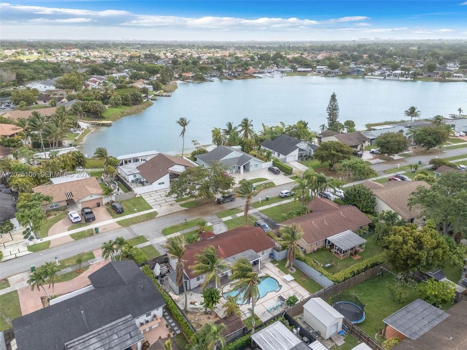 For Sale: $690,000 (4 beds, 2 baths, 1395 Square Feet)