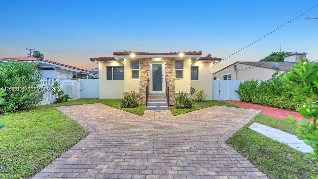 For Sale: $770,000 (3 beds, 2 baths, 1161 Square Feet)