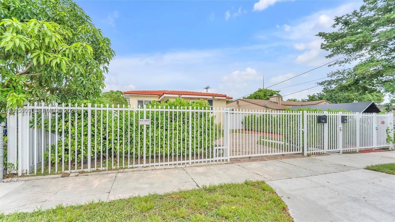 For Sale: $770,000 (3 beds, 2 baths, 1161 Square Feet)