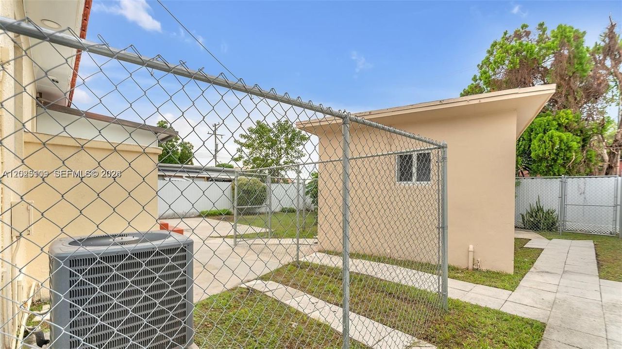 For Sale: $770,000 (3 beds, 2 baths, 1161 Square Feet)