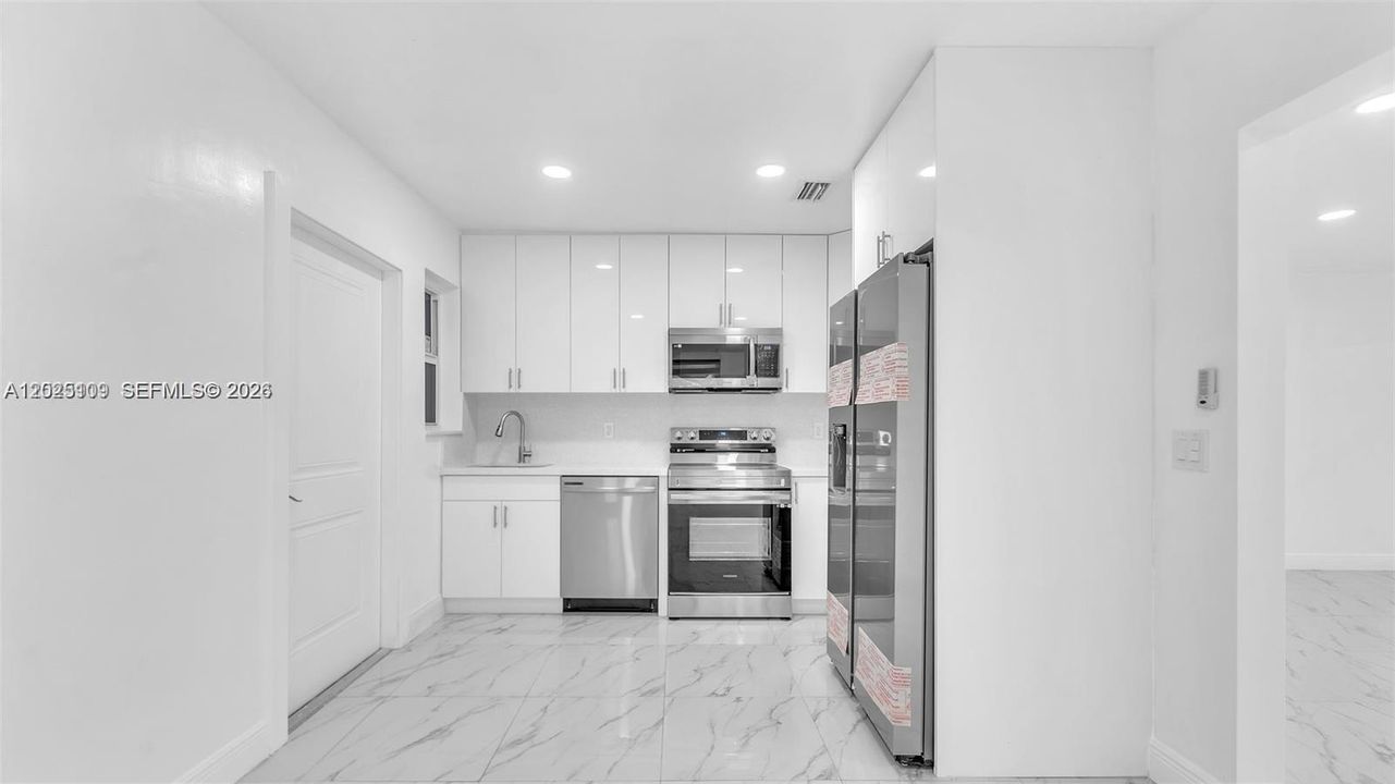 For Sale: $770,000 (3 beds, 2 baths, 1161 Square Feet)