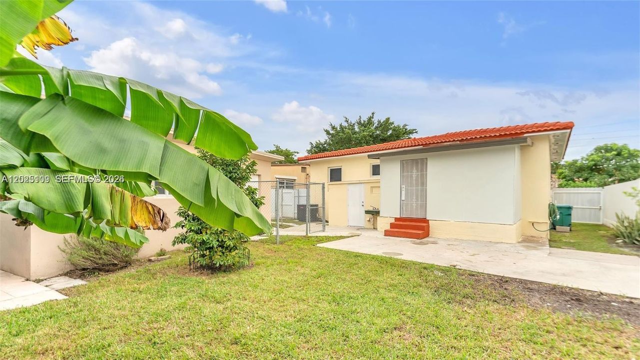 For Sale: $770,000 (3 beds, 2 baths, 1161 Square Feet)