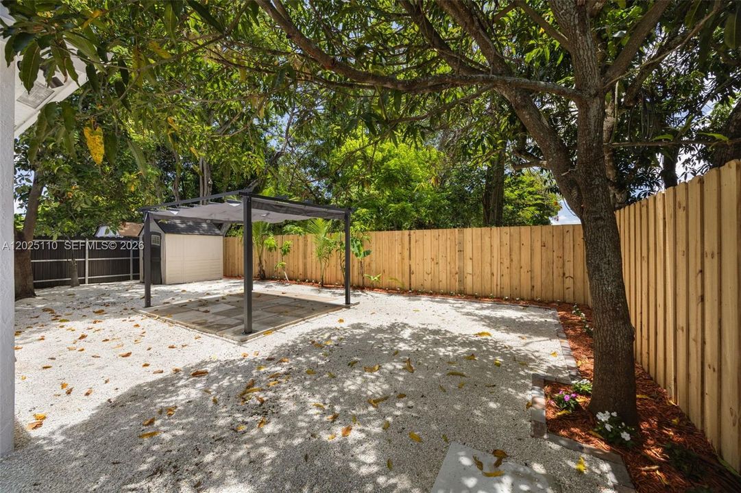 For Sale: $549,000 (4 beds, 2 baths, 1372 Square Feet)
