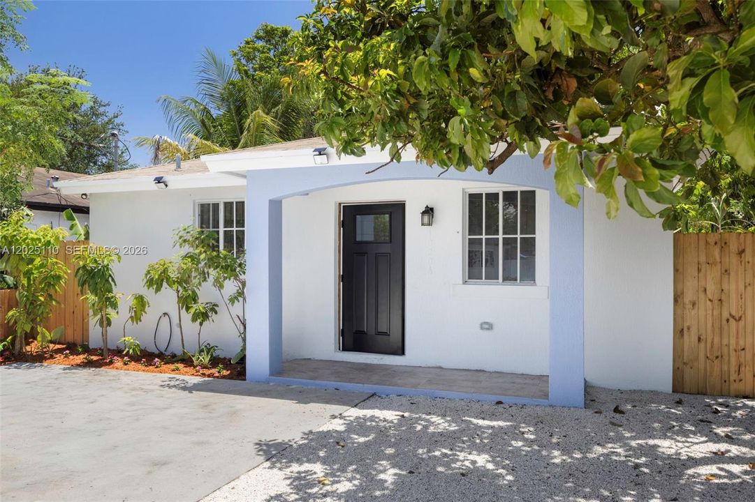 For Sale: $549,000 (4 beds, 2 baths, 1372 Square Feet)