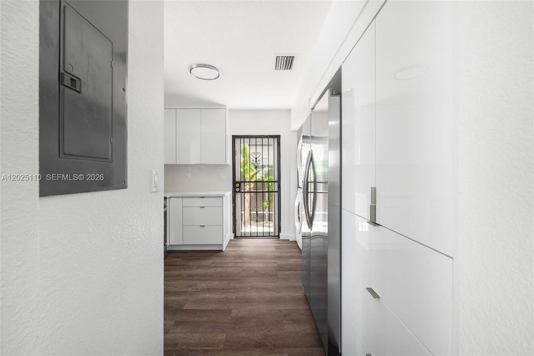 For Sale: $549,000 (4 beds, 2 baths, 1372 Square Feet)