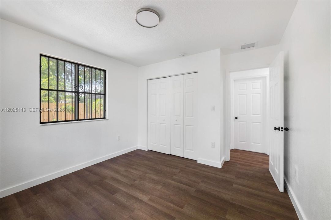 For Sale: $549,000 (4 beds, 2 baths, 1372 Square Feet)