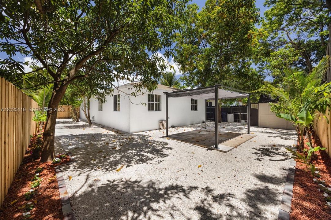 For Sale: $549,000 (4 beds, 2 baths, 1372 Square Feet)