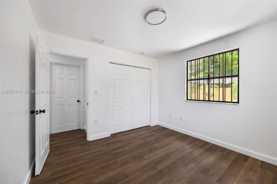 For Sale: $549,000 (4 beds, 2 baths, 1372 Square Feet)