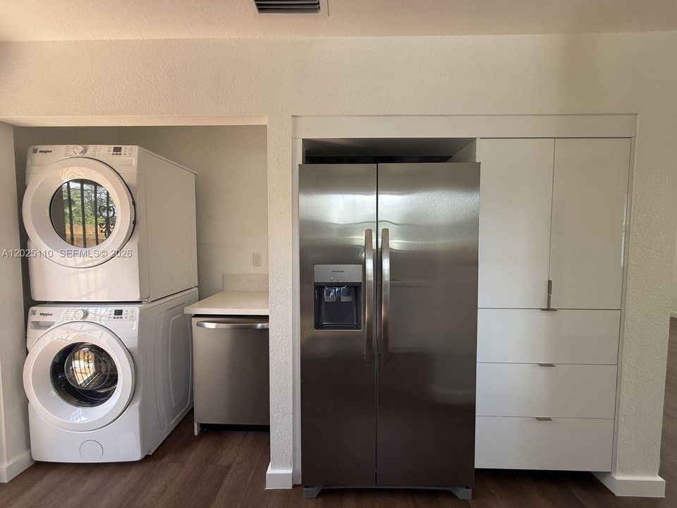 For Sale: $549,000 (4 beds, 2 baths, 1372 Square Feet)