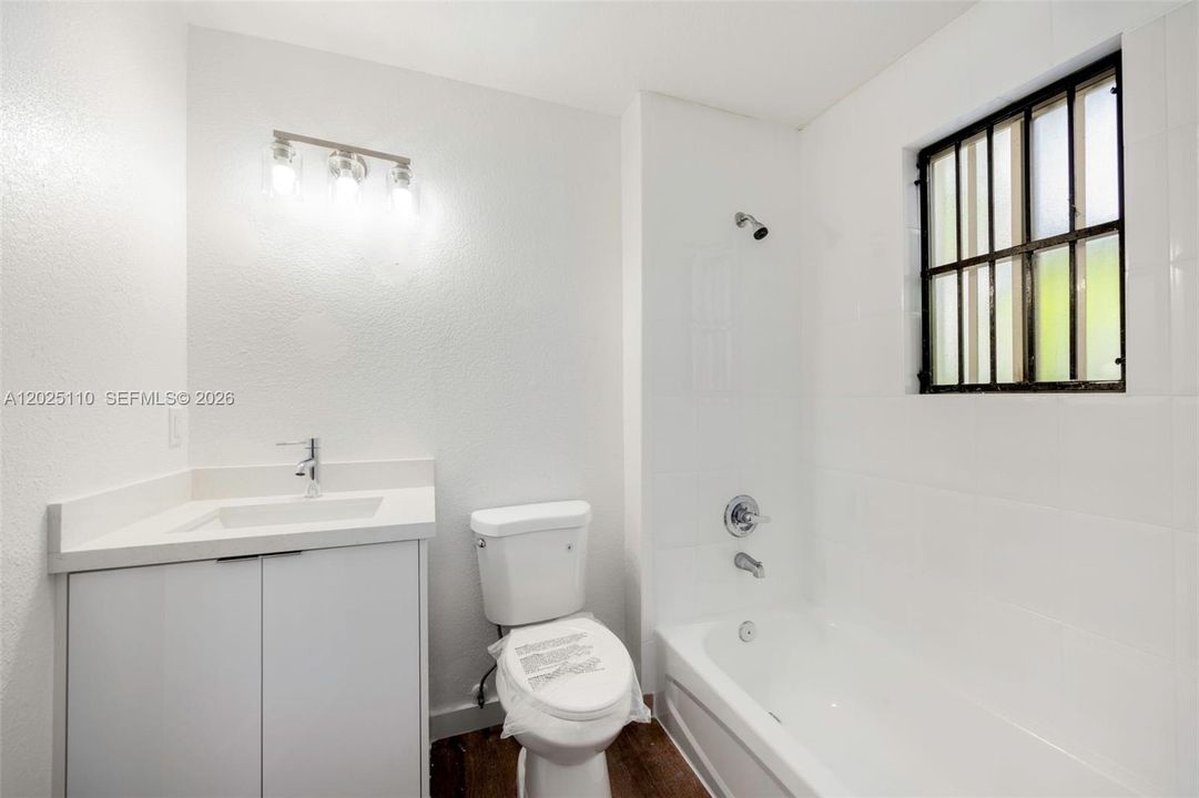 For Sale: $549,000 (4 beds, 2 baths, 1372 Square Feet)