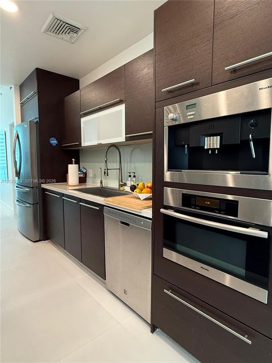For Sale: $725,900 (2 beds, 3 baths, 1398 Square Feet)