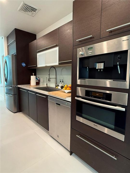 For Sale: $725,900 (2 beds, 3 baths, 1398 Square Feet)
