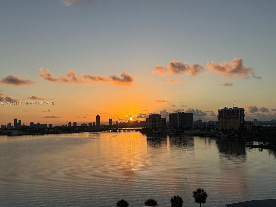 For Sale: $725,900 (2 beds, 3 baths, 1398 Square Feet)