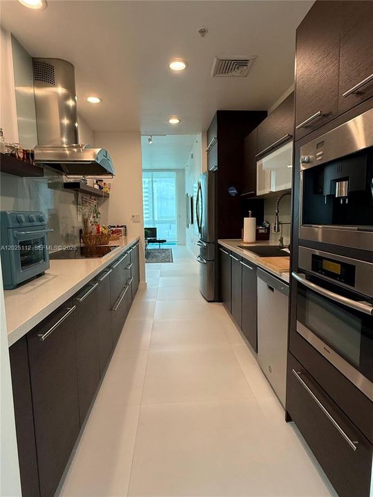 For Sale: $725,900 (2 beds, 3 baths, 1398 Square Feet)