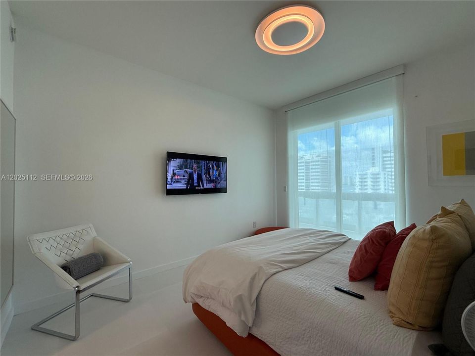 For Sale: $725,900 (2 beds, 3 baths, 1398 Square Feet)