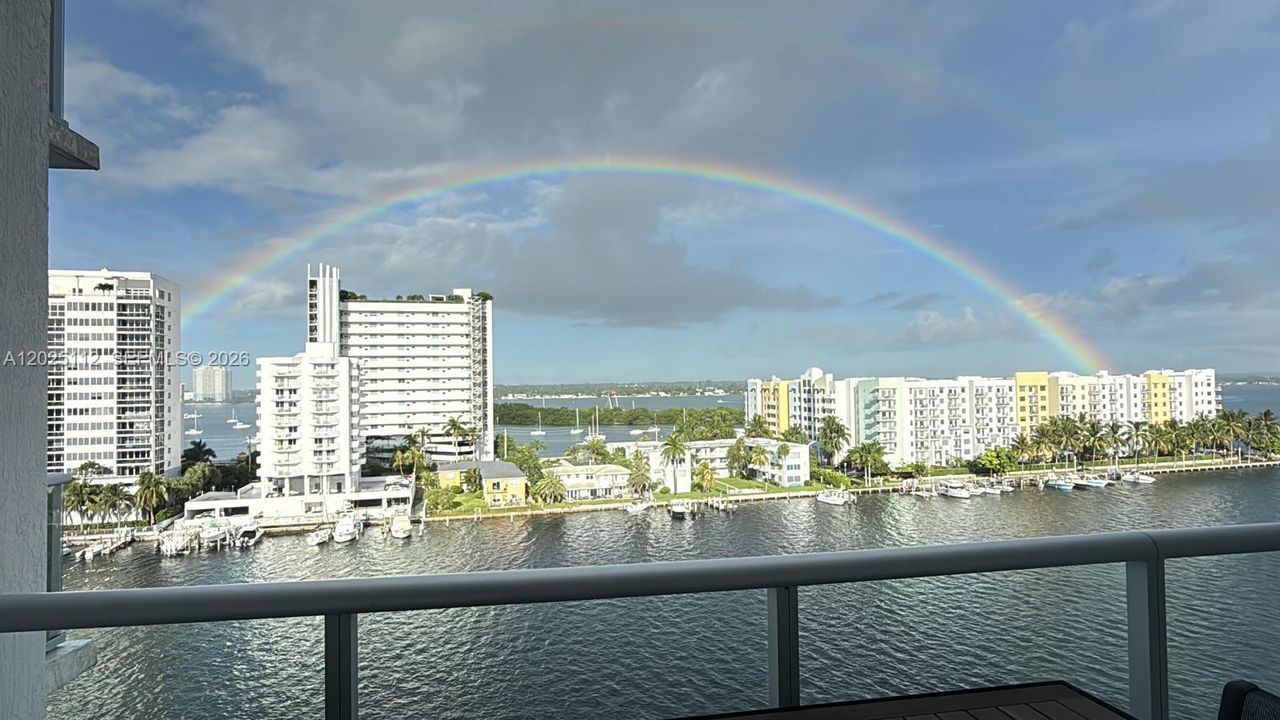 For Sale: $725,900 (2 beds, 3 baths, 1398 Square Feet)