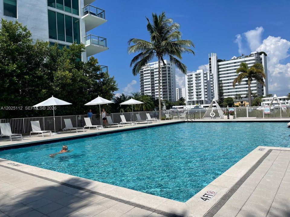 For Sale: $725,900 (2 beds, 3 baths, 1398 Square Feet)