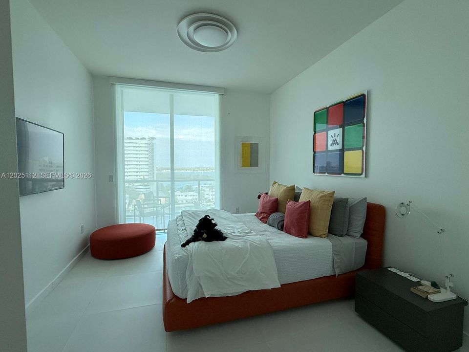 For Sale: $725,900 (2 beds, 3 baths, 1398 Square Feet)