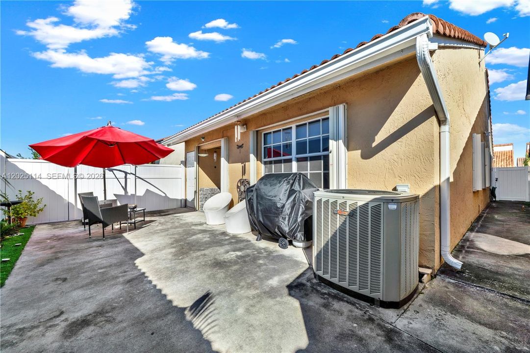 For Sale: $565,000 (3 beds, 2 baths, 1295 Square Feet)