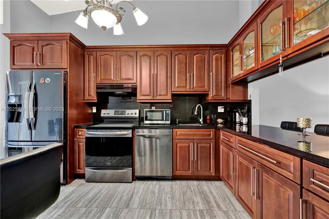 For Sale: $565,000 (3 beds, 2 baths, 1295 Square Feet)