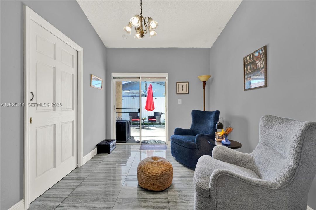For Sale: $565,000 (3 beds, 2 baths, 1295 Square Feet)
