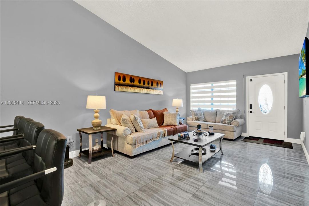 For Sale: $565,000 (3 beds, 2 baths, 1295 Square Feet)