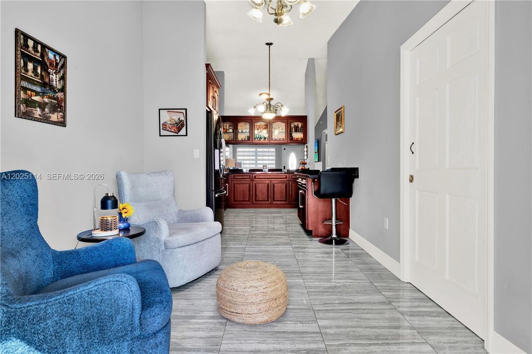 For Sale: $565,000 (3 beds, 2 baths, 1295 Square Feet)