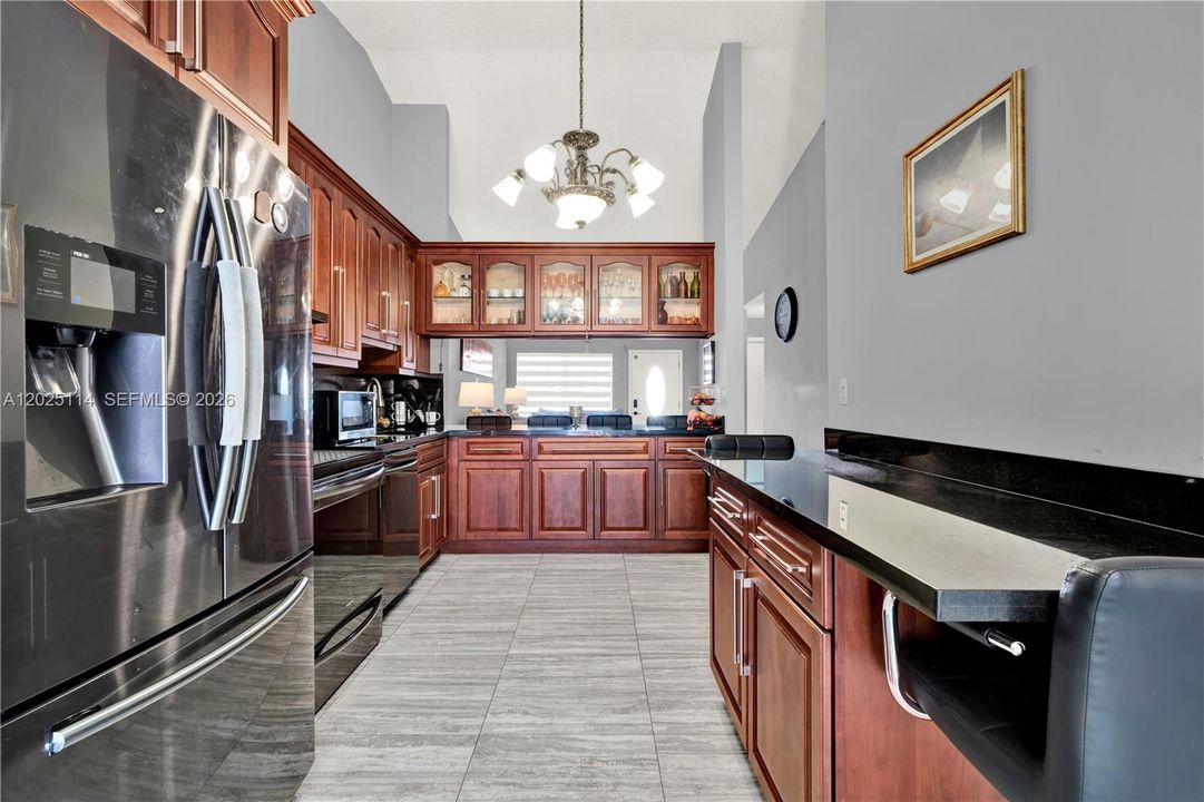 For Sale: $565,000 (3 beds, 2 baths, 1295 Square Feet)