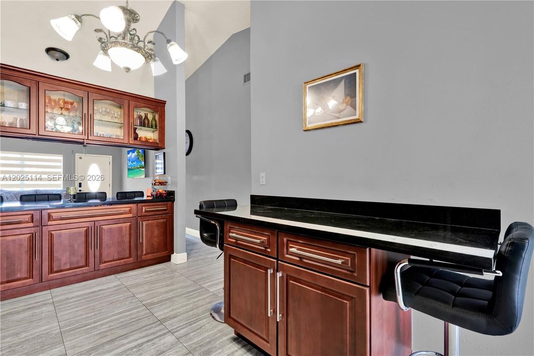 For Sale: $565,000 (3 beds, 2 baths, 1295 Square Feet)