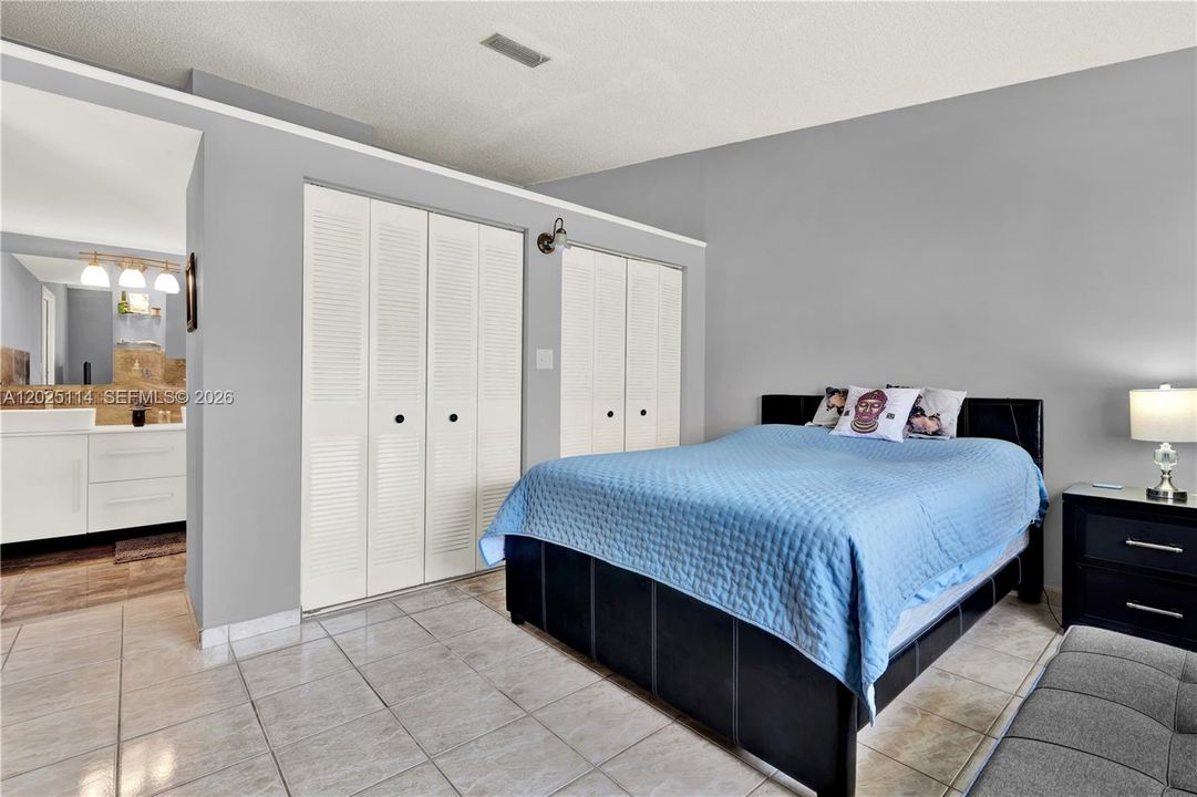 For Sale: $565,000 (3 beds, 2 baths, 1295 Square Feet)