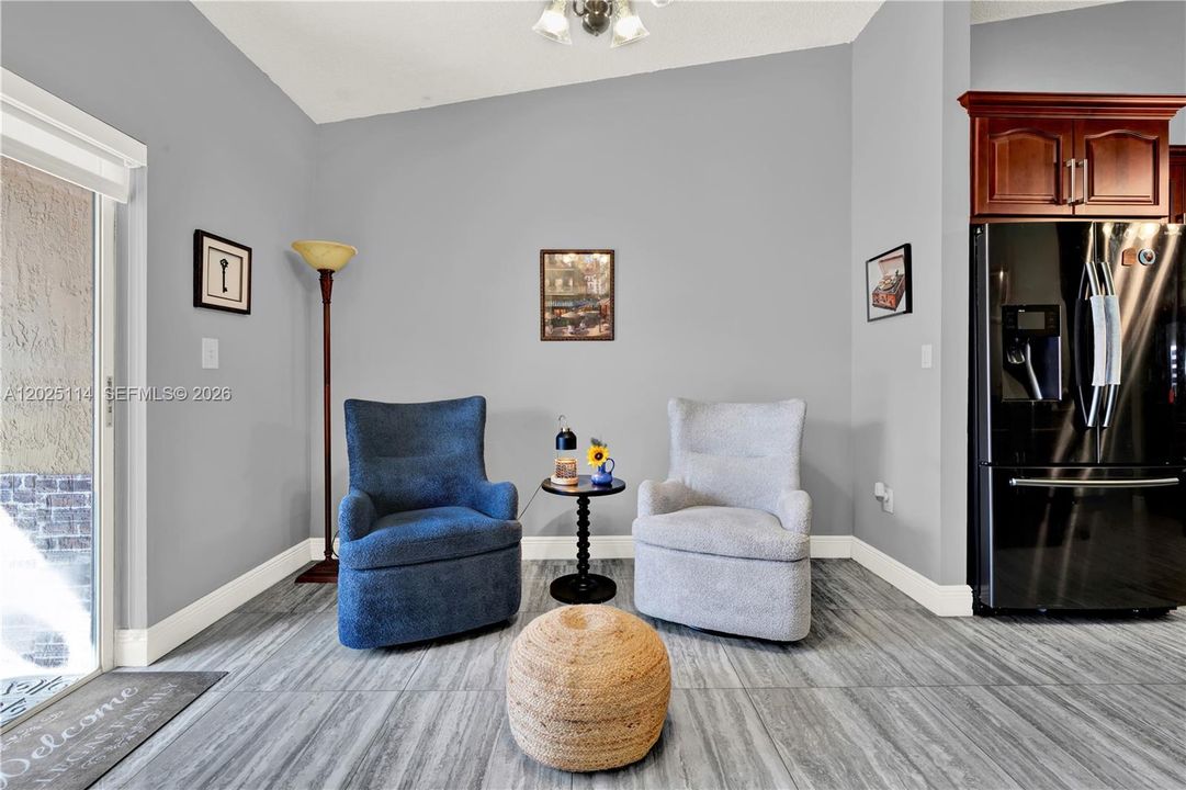 For Sale: $565,000 (3 beds, 2 baths, 1295 Square Feet)