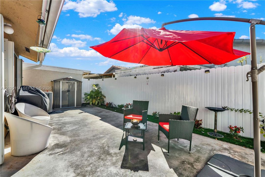 For Sale: $565,000 (3 beds, 2 baths, 1295 Square Feet)