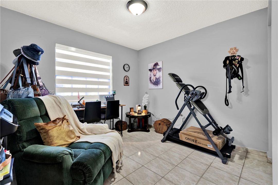 For Sale: $565,000 (3 beds, 2 baths, 1295 Square Feet)
