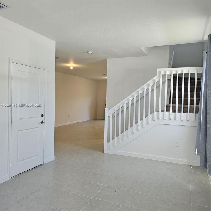 For Rent: $2,900 (3 beds, 2 baths, 1695 Square Feet)