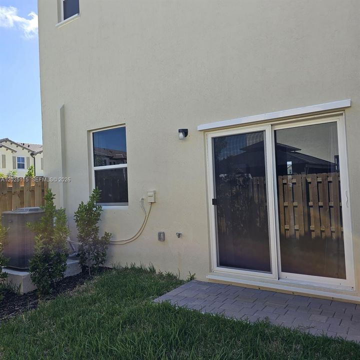 For Rent: $2,900 (3 beds, 2 baths, 1695 Square Feet)