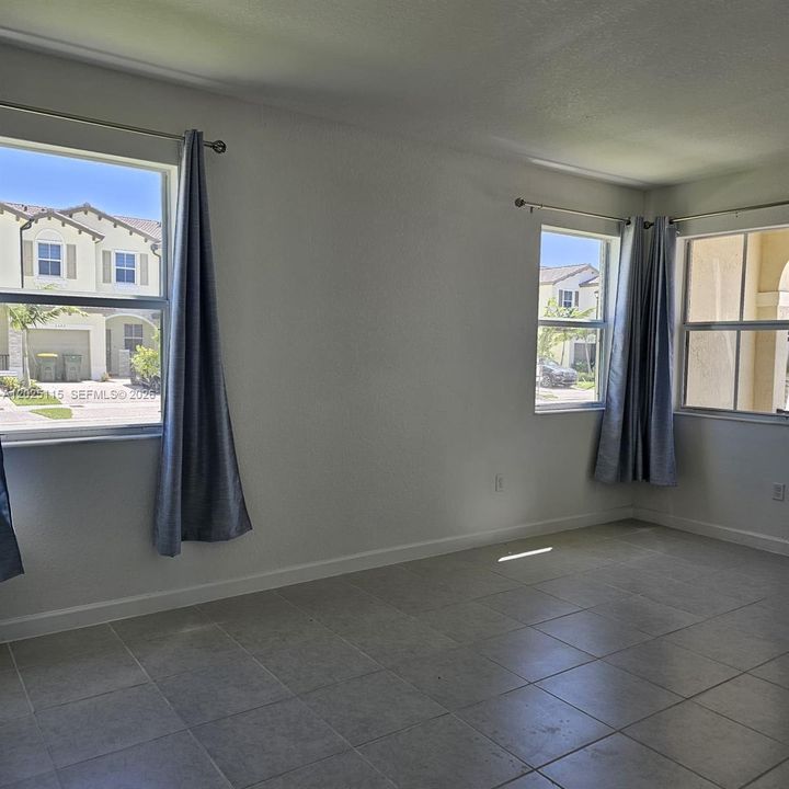For Rent: $2,900 (3 beds, 2 baths, 1695 Square Feet)
