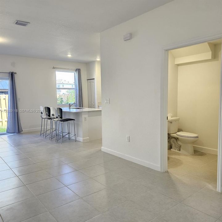 For Rent: $2,900 (3 beds, 2 baths, 1695 Square Feet)