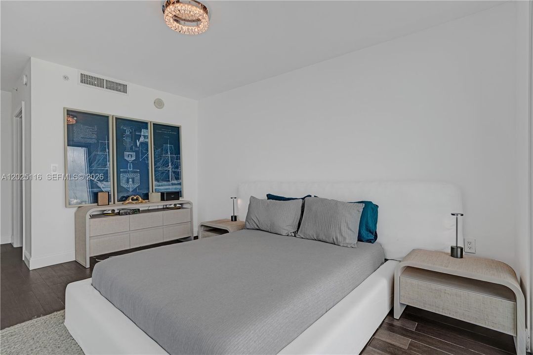 For Rent: $10,000 (5 beds, 3 baths, 2496 Square Feet)