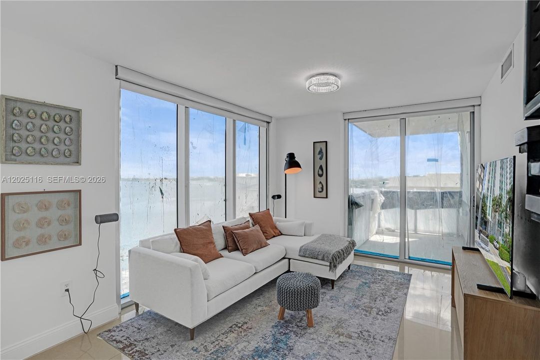 For Rent: $10,000 (5 beds, 3 baths, 2496 Square Feet)