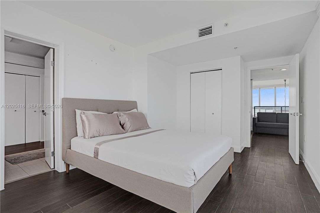 For Rent: $10,000 (5 beds, 3 baths, 2496 Square Feet)