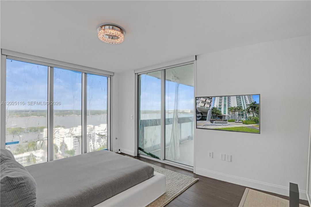 For Rent: $10,000 (5 beds, 3 baths, 2496 Square Feet)