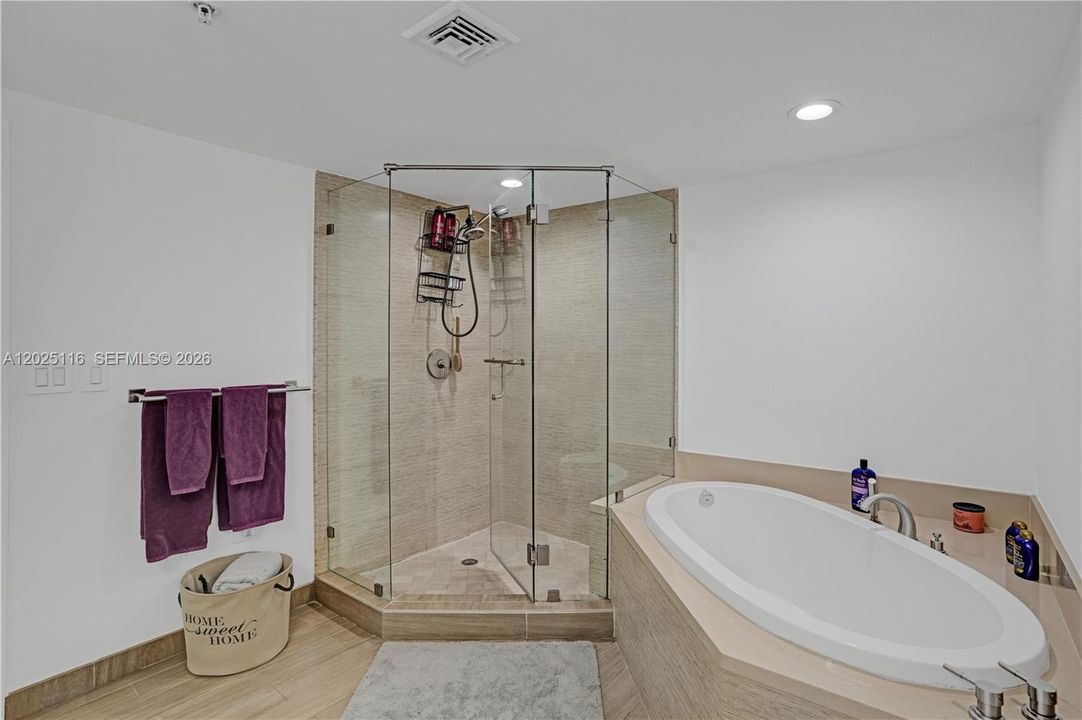 For Rent: $10,000 (5 beds, 3 baths, 2496 Square Feet)