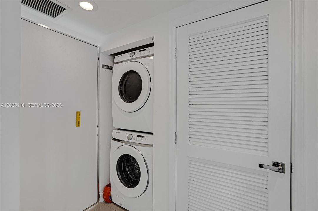 For Rent: $10,000 (5 beds, 3 baths, 2496 Square Feet)