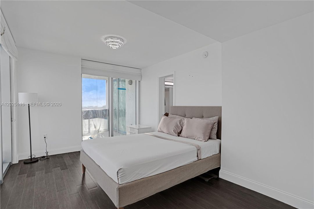 For Rent: $10,000 (5 beds, 3 baths, 2496 Square Feet)