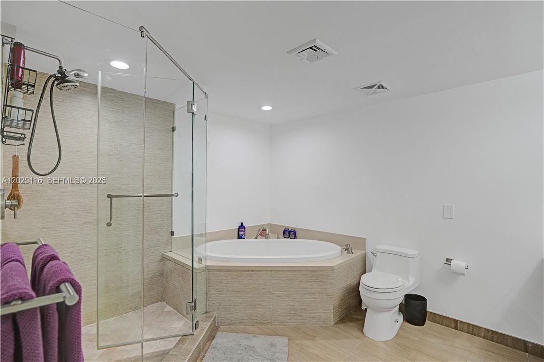 For Rent: $10,000 (5 beds, 3 baths, 2496 Square Feet)