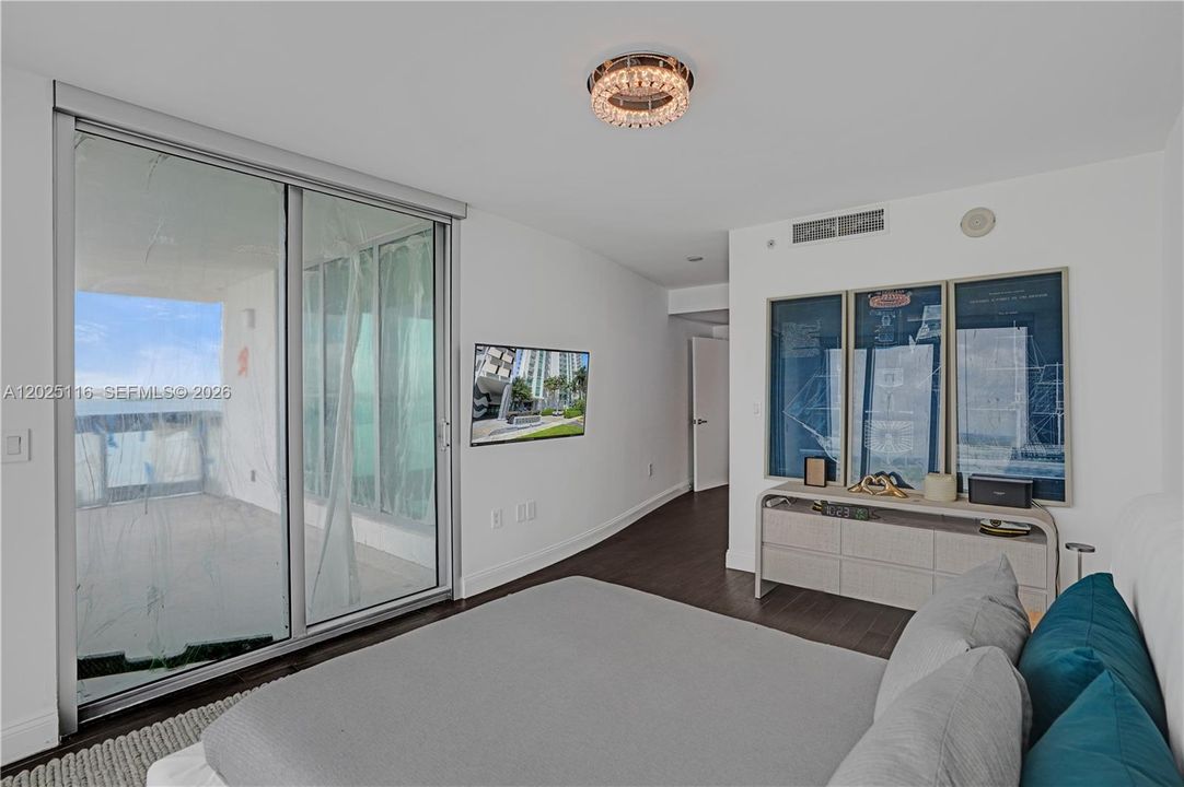 For Rent: $10,000 (5 beds, 3 baths, 2496 Square Feet)