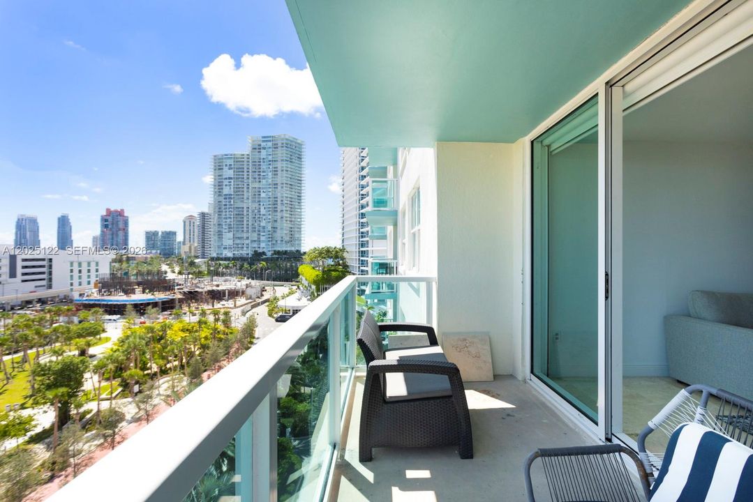 For Rent: $3,600 (1 beds, 1 baths, 746 Square Feet)